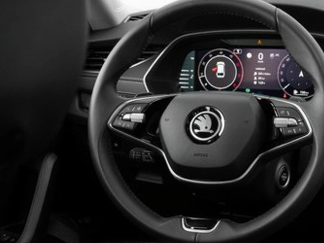 Spritpreise fallen trotz CO₂-Abgabe: Tankrabatt und Ölflut treiben Preise nach unten